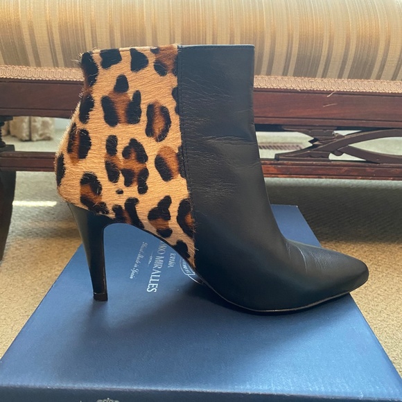 Pedro Miralles Leather Animal Print Heeled Booties 39 (worn once) STUNNING! - Picture 2 of 8